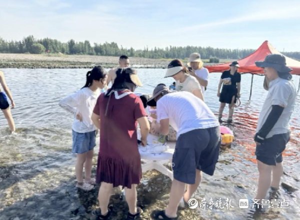 网上配资炒股平台 凡人歌·青岛故事丨事发临沂网红景点！一群青岛人救回两岁溺水娃
